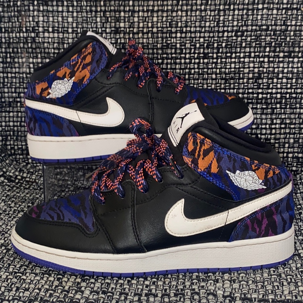 Air Jordan 1 Mid SE GS  “ Tiger Stripe “